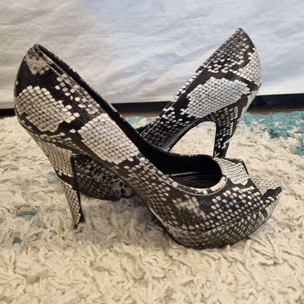 Aldo snake print shoes size 39